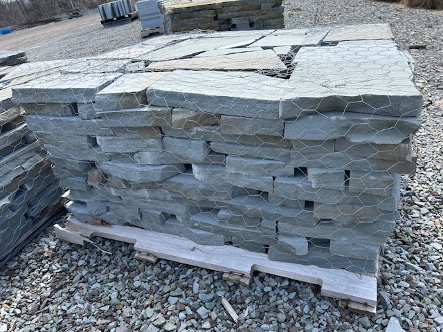 Lot #6: 1 pallet 2" Gauged Colonial Wallstone 2
